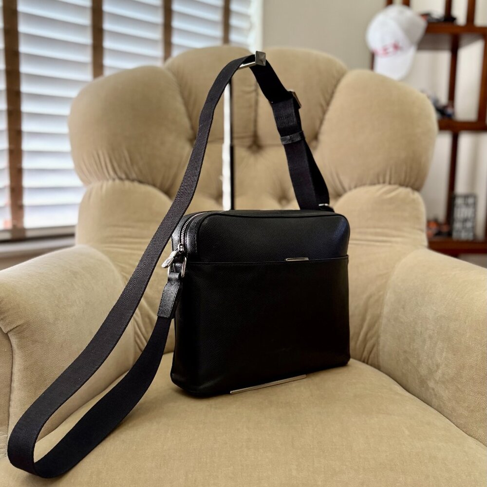 Auth. LOUIS VUITTON Taiga Leather ANTON PM CA2158 Messenger Bag...RETIRED - Picture 3 of 8